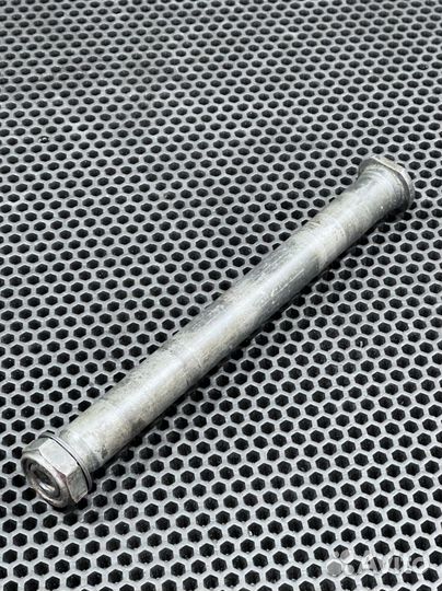 Задняя ось Honda CRF 250R 2004-2008