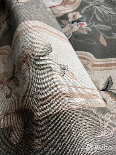 Ковёр б/у размер шр 2,40 м в дл 3,75м