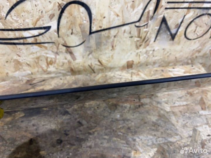 Стекло двери задней правой Audi Q7 2012