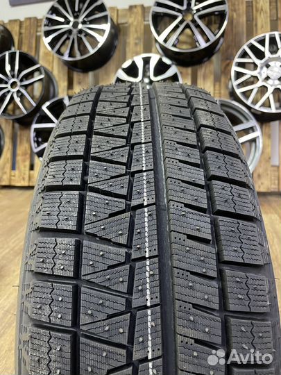Bridgestone Blizzak Revo GZ 215/55 R17 94S