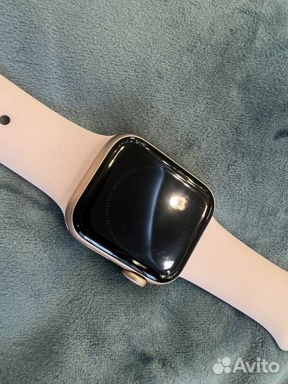 Продаю Apple Watch 5 серии