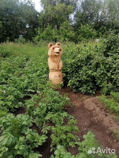 Скульптура из дерева медведь