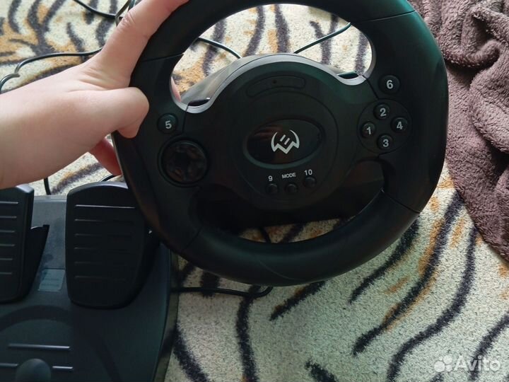 Продаю игровой руль и педали для ноутбука