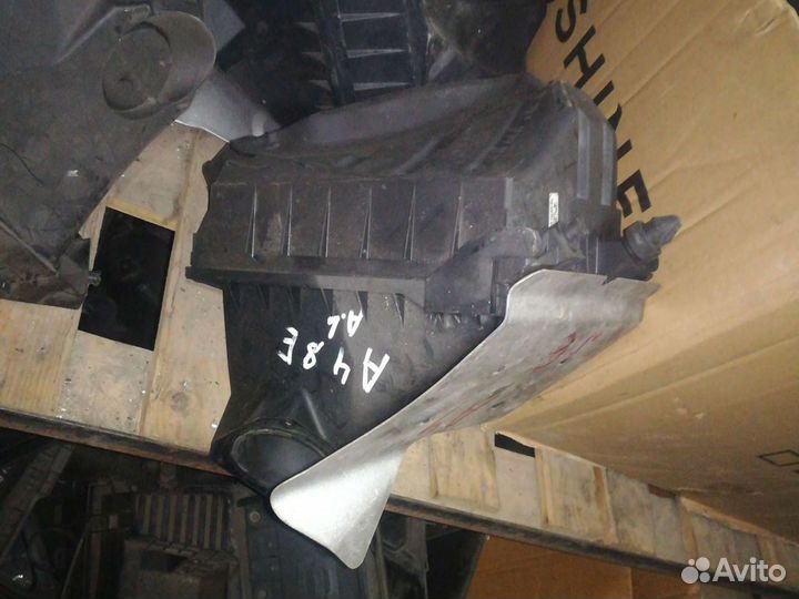 Корпус воздушного фильтра Audi A4