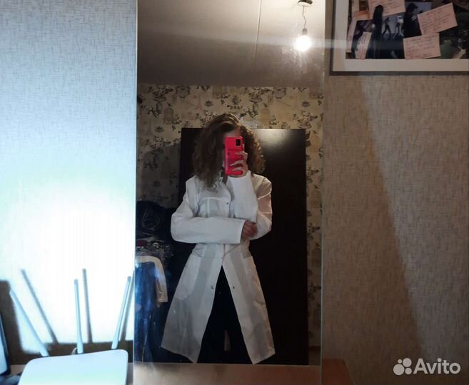 Белый медицинский халат женский