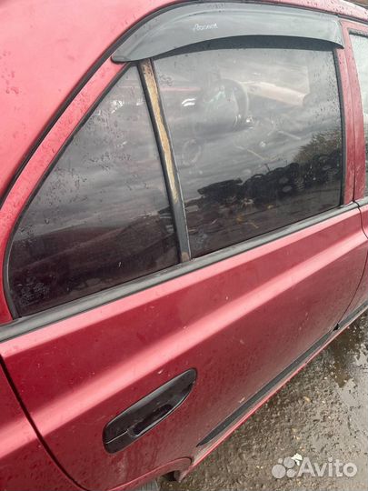 Задний правый уплотнитель стекла Hyundai Accent