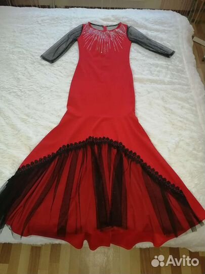 Платье праздничное с шлейфом