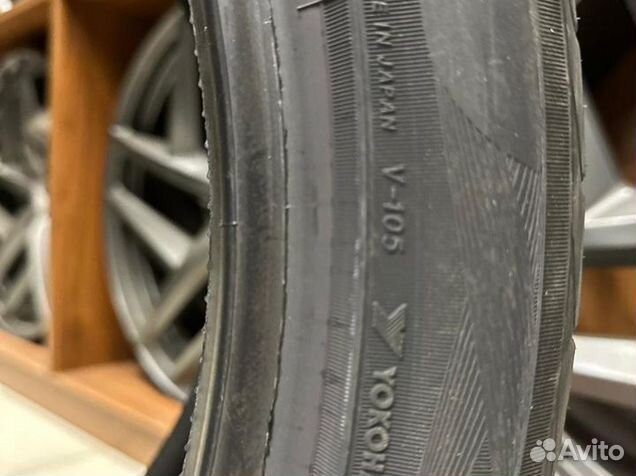 Yokohama Advan Sport V105 285/35 R22