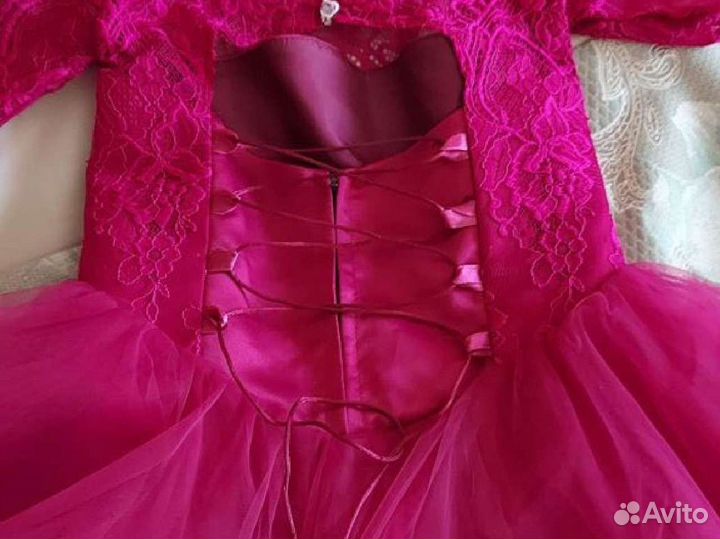 Платье для девочки, на 6-9 лет