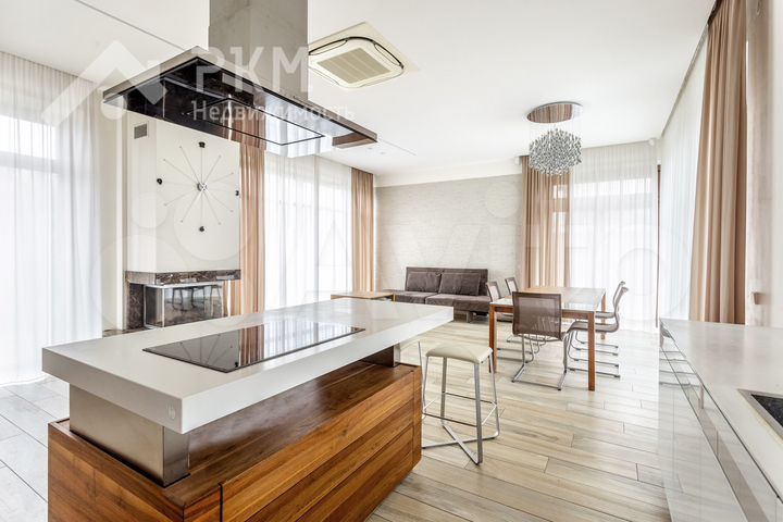 Коттедж 433 м² на участке 18 сот.