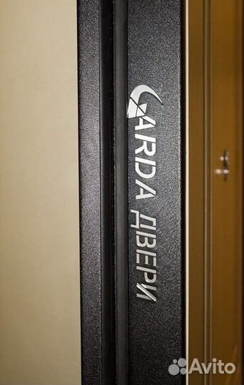 Дверь входная Гарда S5 с зеркалом