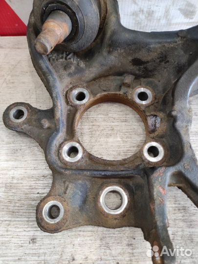 Цапфа задняя левая Toyota Avensis T25 2AZ-FSE