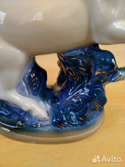 Статуэтка Колхозница с конём/с лошадью Гжель