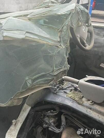 Mazda Bongo Friendee 2.0 AT, 2001, битый, 250 000 км