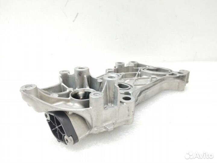 Кронштейн масляного фильтра Mercedes-Benz