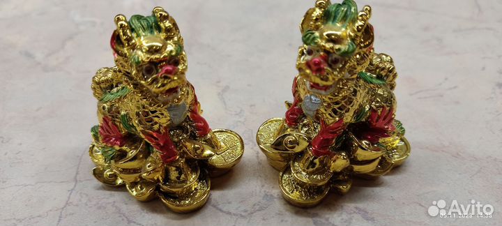 Сувенир фигурка Китайский дракон на монетах новый
