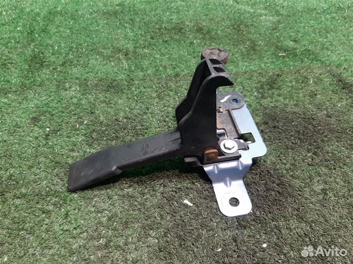 Фиксатор капота Renault Scenic 3 (JZ) 2009