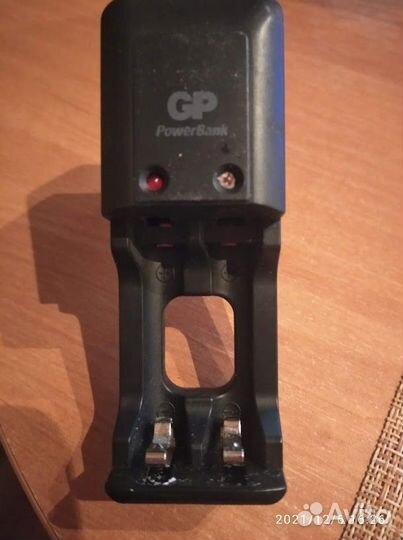Зарядное устройство GP для аккумуляторов AA, AAA 2