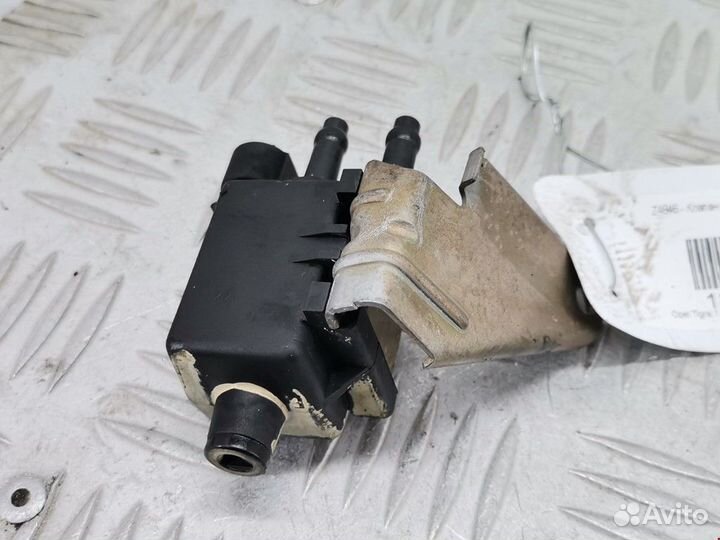 Клапан вентиляции топливного бака Opel Tigra 1996