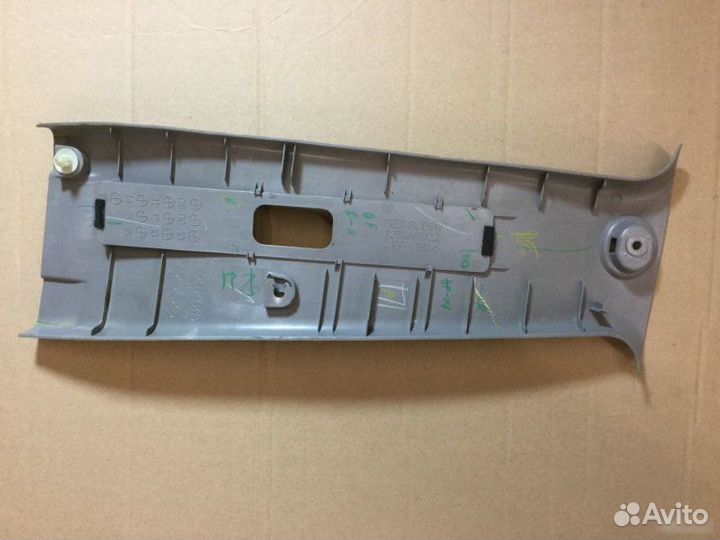 Обшивка стойки правая Mitsubishi Pajero KH 2008