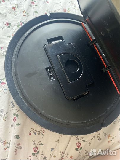 Робот пылесов redmond