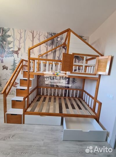 Детская двухъярусная кровать