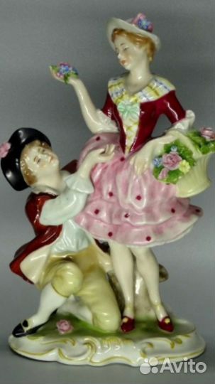Фарфоровая статуэтка 