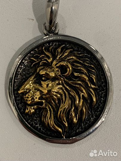 Кулон с головой льва