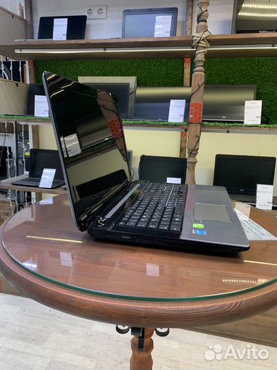 Ноутбук с большим экраном Toshiba