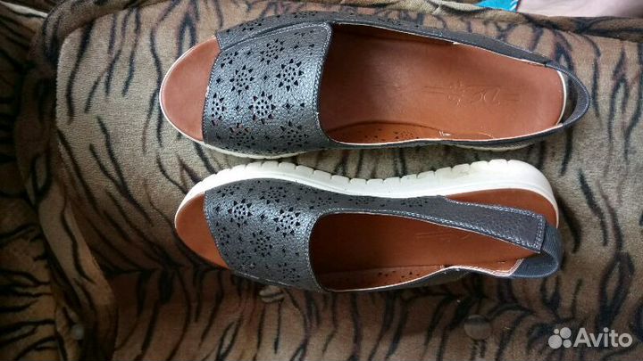Продам босоножки