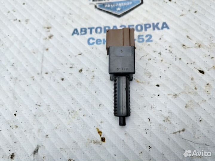 Датчик включения стоп-сигнала Nissan Qashqai J10