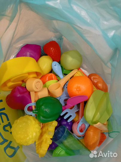 Кухня детская, посуда. Куклы б/о и б/о. Переноска