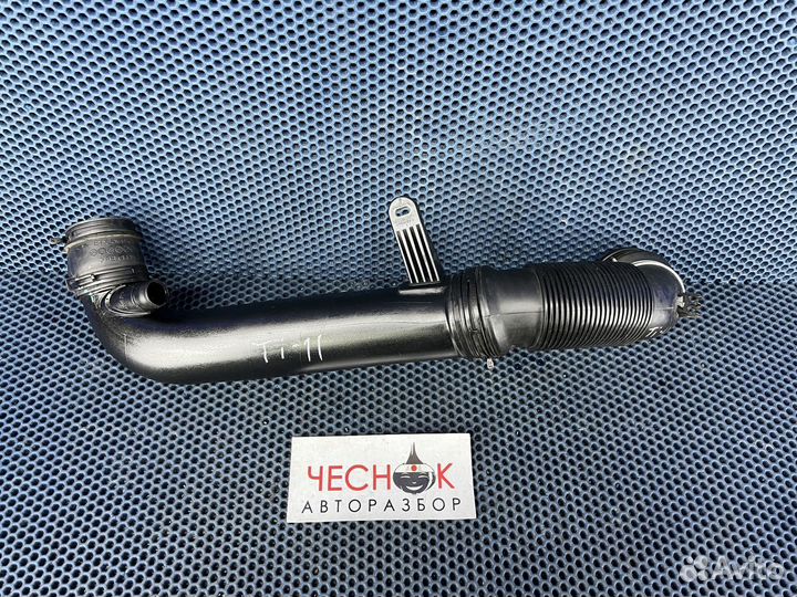 Патрубок воздушный на турбину Tiguan Audi Q3