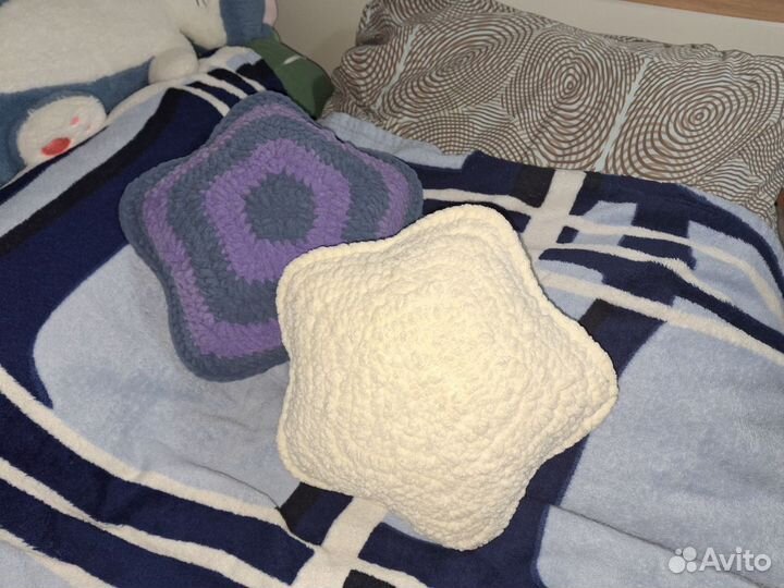 Вязаные подушки звезды