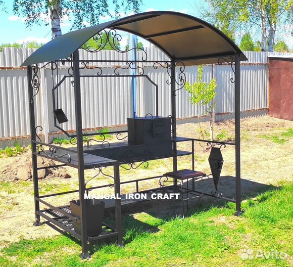 Мангал с крышей