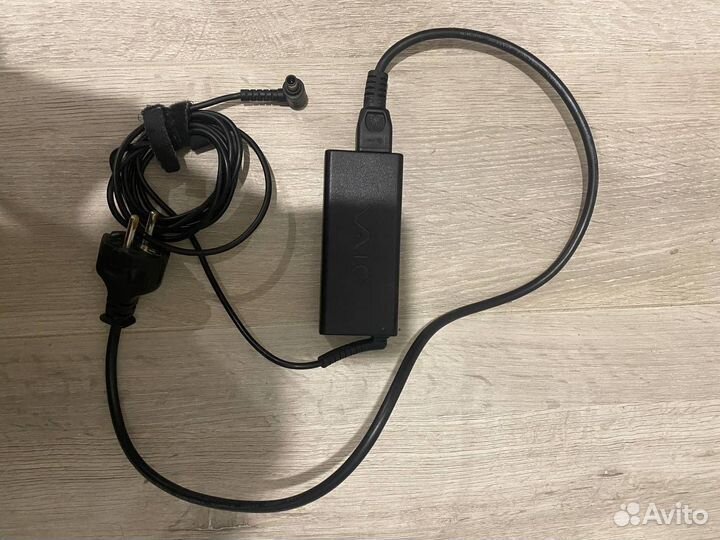 Блок питания Sony VGP-AC19V49 + шнур в комплекте