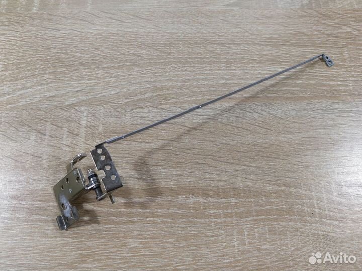 Петля правая Samsung NP350 NP355