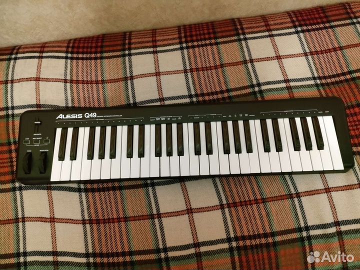Midi клавиатура Alesis Q49