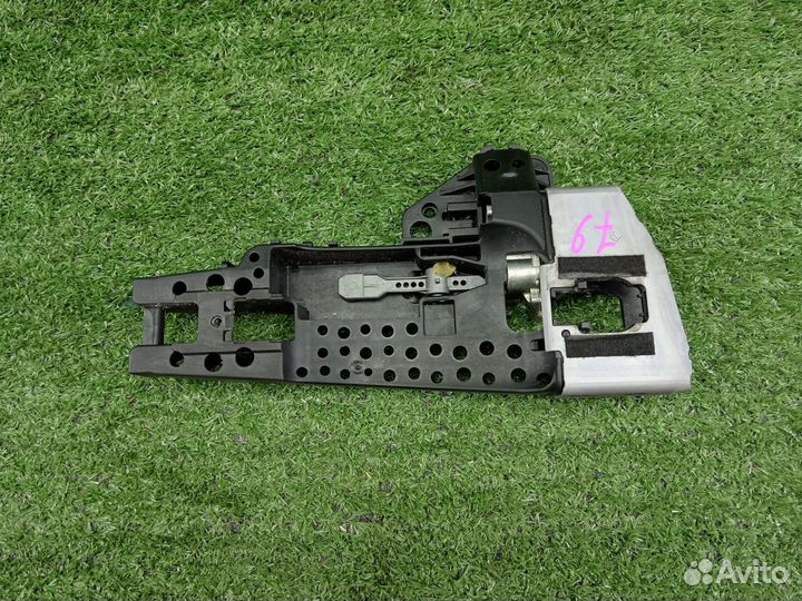 Кронштейн ручки задний правый Audi Q3 8U