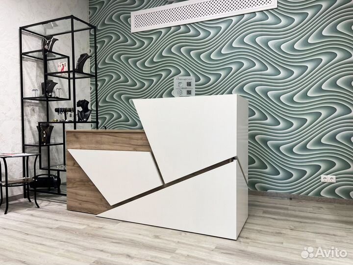 Стойки ресепшн