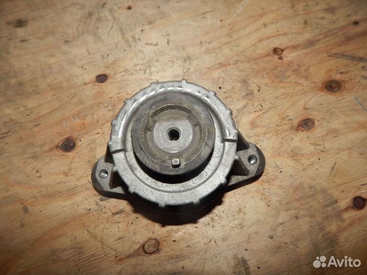 Подушка двигателя