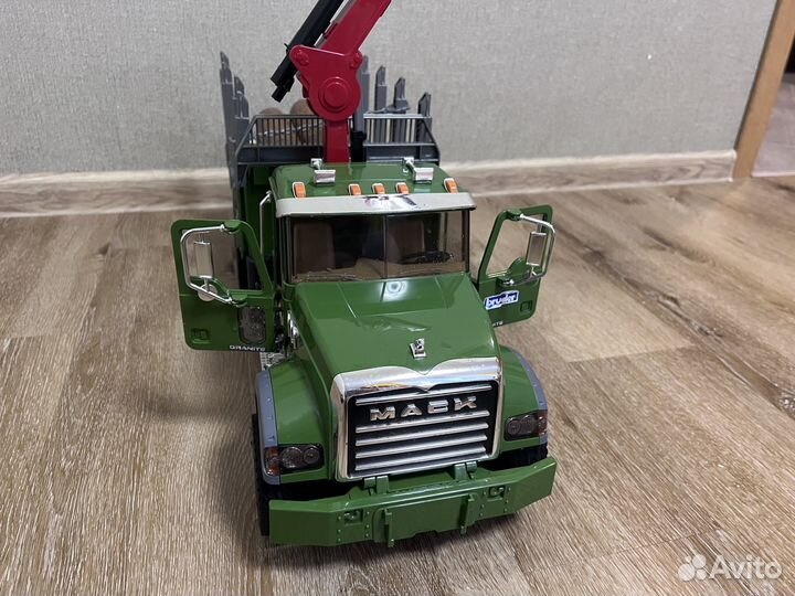 Лесовоз Bruder