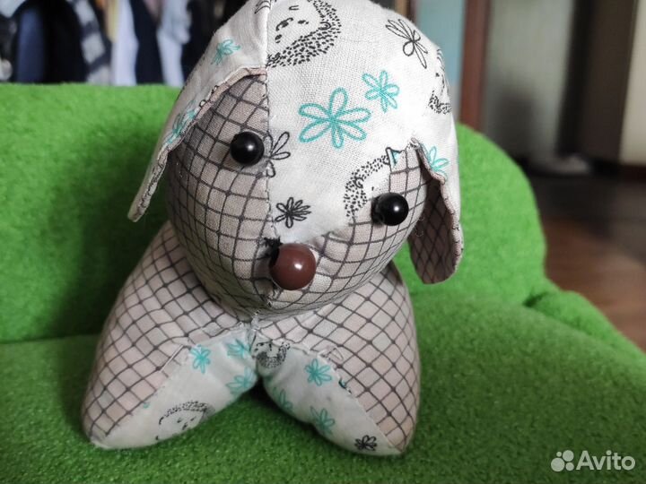 Собака плюшевая