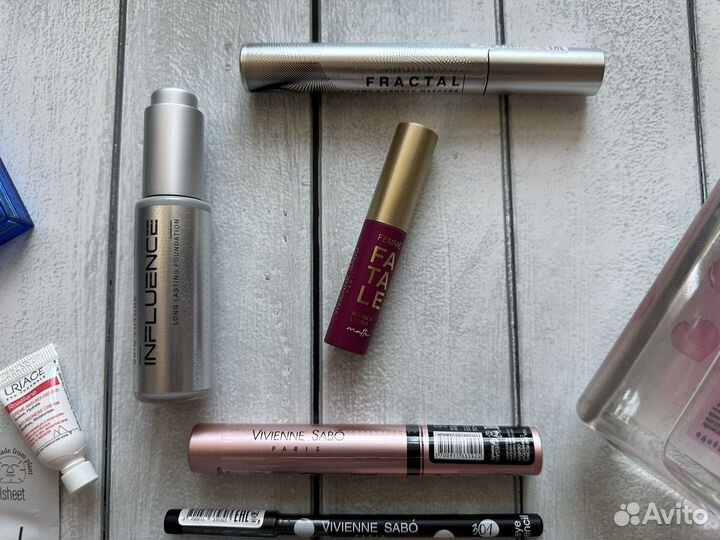 Декоративная косметика пакетом новая