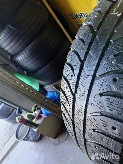 Bridgestone Ice Cruiser 7000 205/50 R17 89T