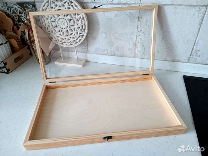 Шкатулка (витрина) деревянная со стеклом