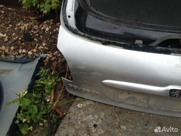 Крышка багажника Peugeot 206