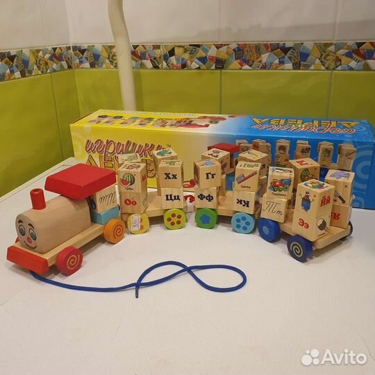 Деревянный паровозик-алфавит