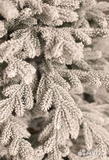 Елка искусственная заснеженная