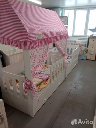 Кроватка домик 1600-800
